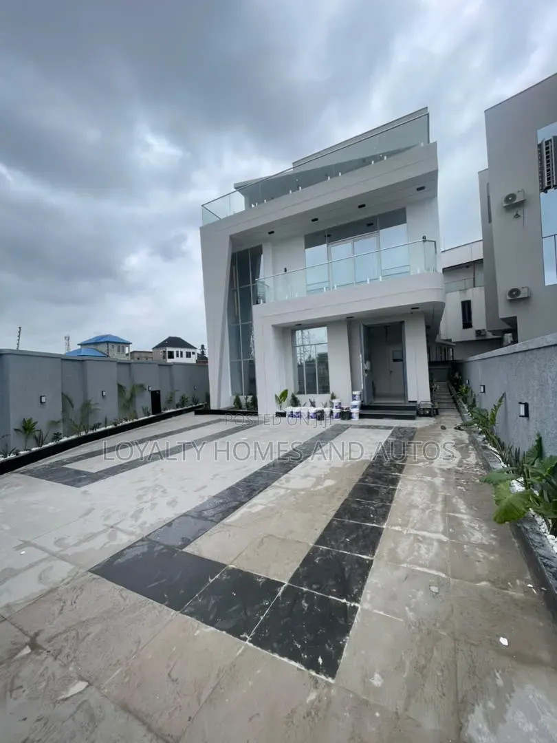 5bdrm Duplex in Chevron for sale in Chevron