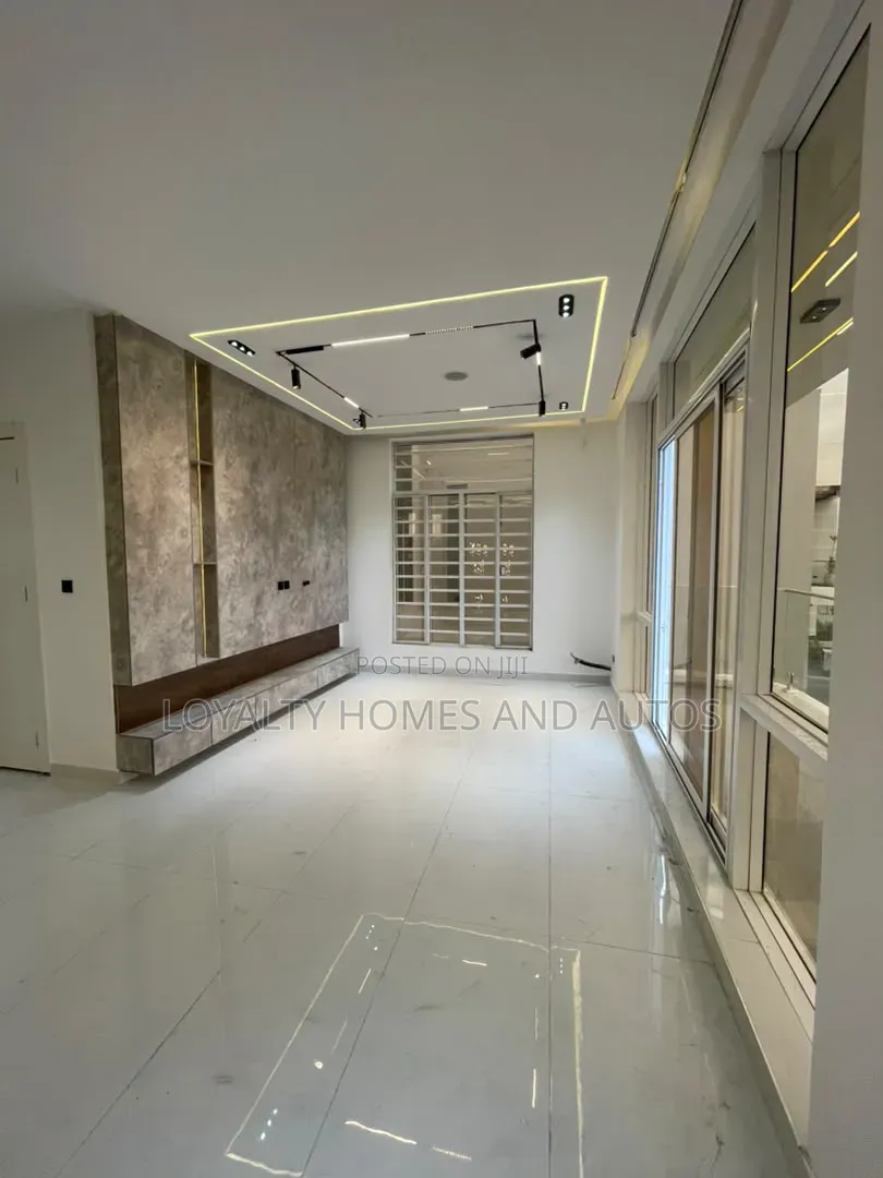 5bdrm Duplex in Chevron for sale in Chevron