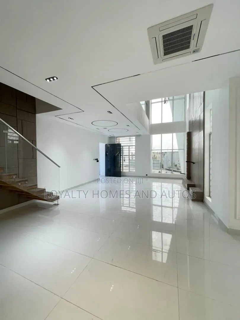 5bdrm Duplex in Chevron for sale in Chevron