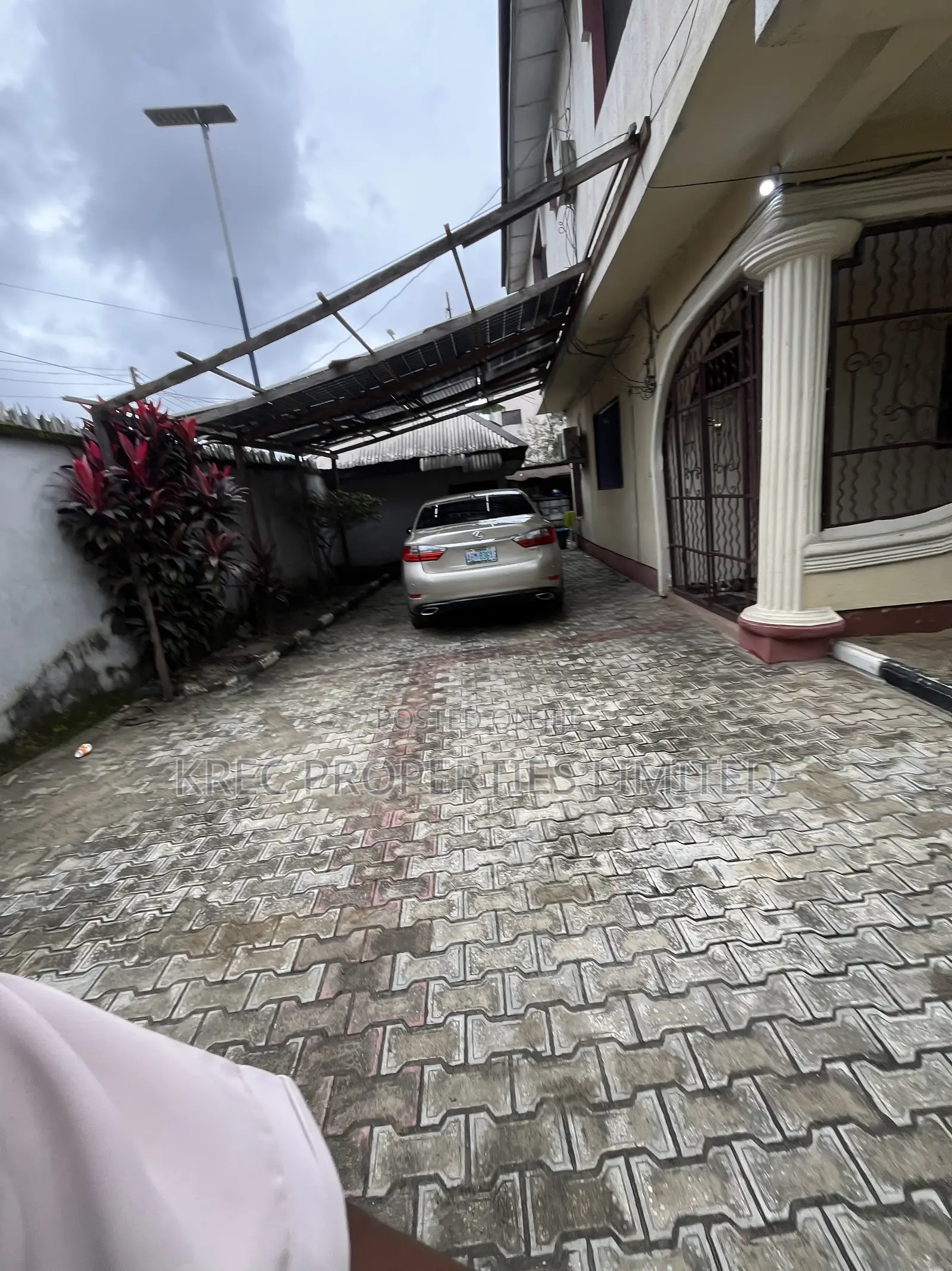 Studio Apartment in East West Road for sale in Rumuokoro