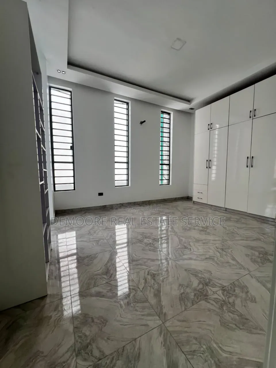4bdrm Duplex in Chevron for sale in Chevron