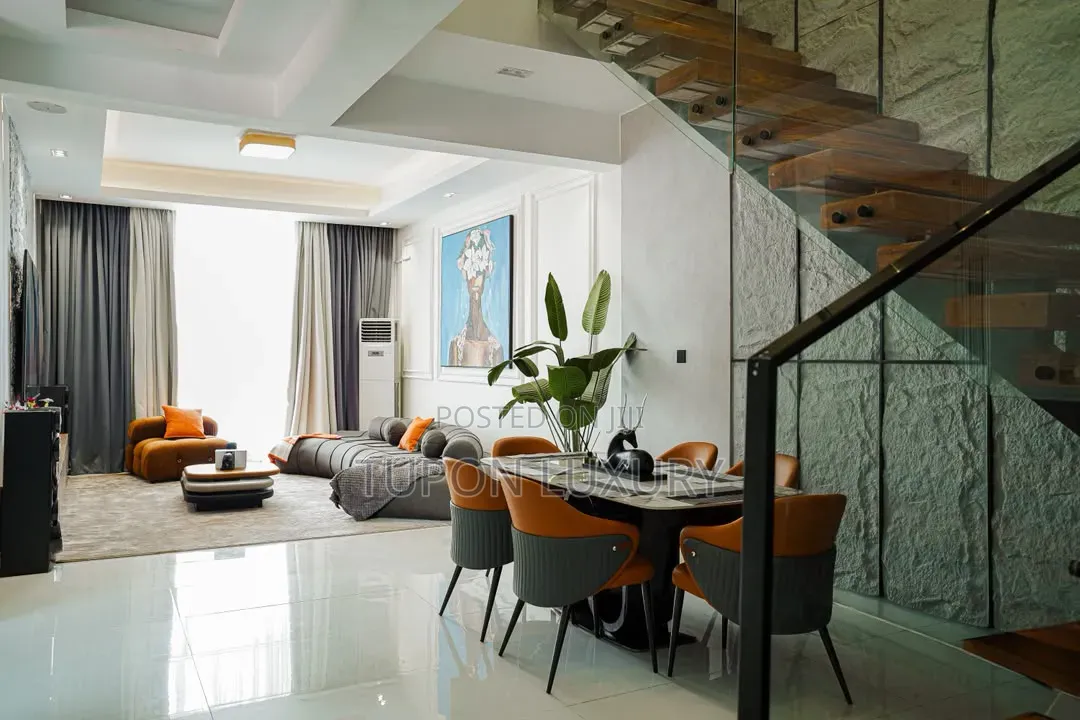 Luxury 4bedroom Maisonette/Duplex With Pool, Gym & Ps5 in Lekki Phase 1