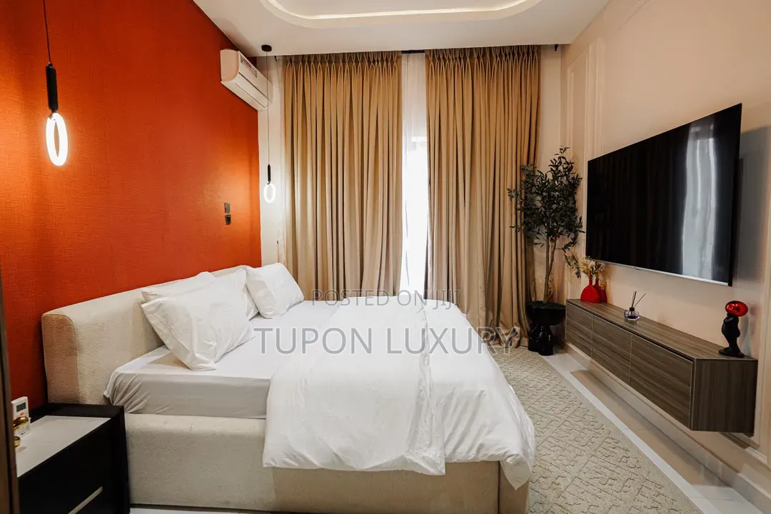 Luxury 4bedroom Maisonette/Duplex With Pool, Gym & Ps5 in Lekki Phase 1