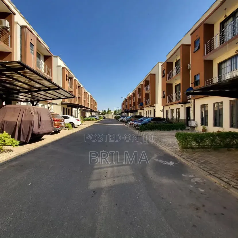 4bdrm Duplex in Wasa for sale in Wasa
