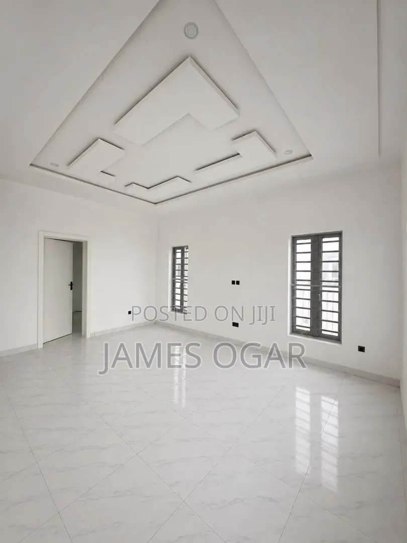 Mini Flat in Orchid Road, Chevron for rent in Chevron
