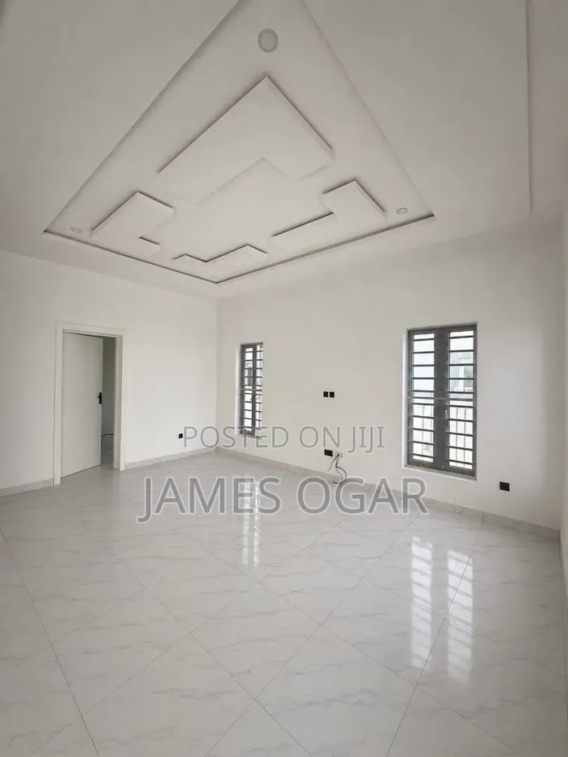 Mini Flat in Orchid Road, Chevron for rent in Chevron