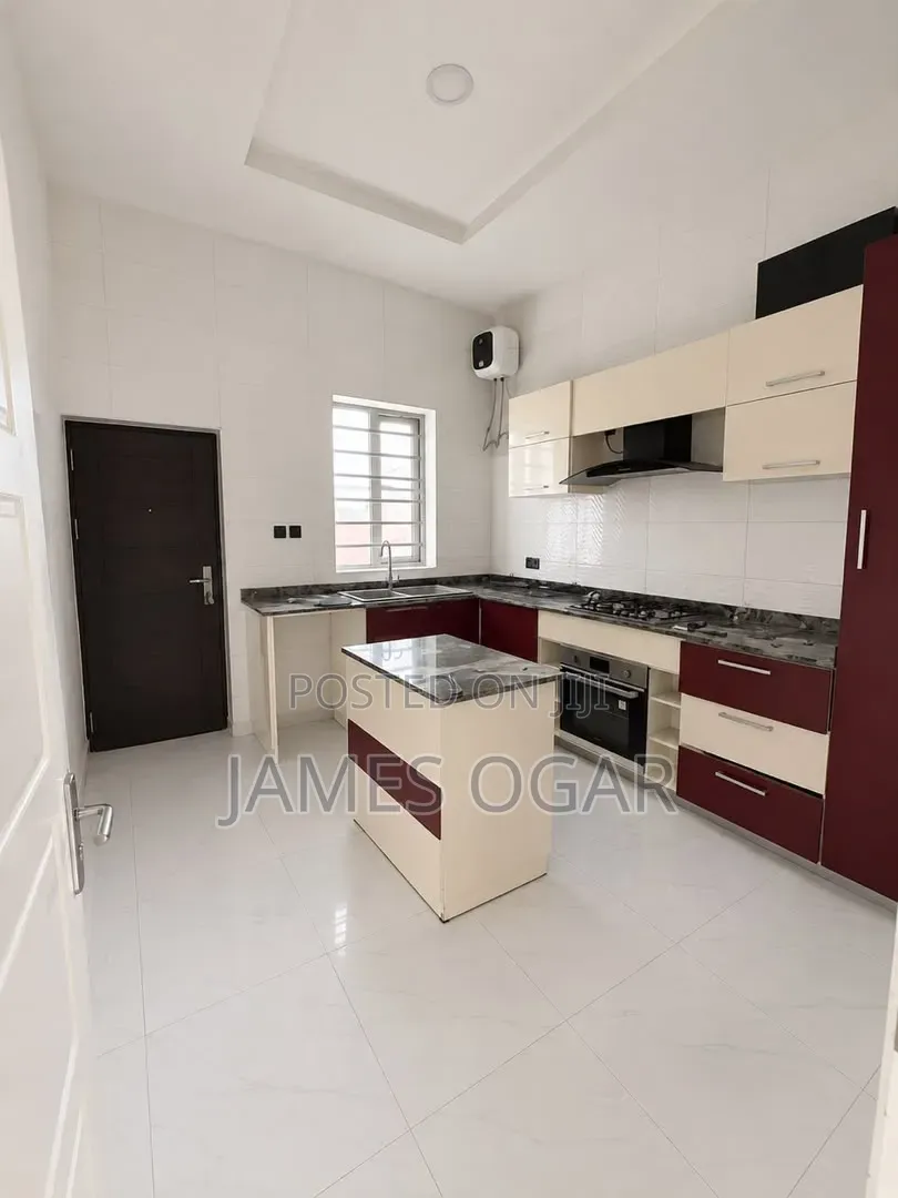Mini Flat in Orchid Road, Chevron for rent in Chevron