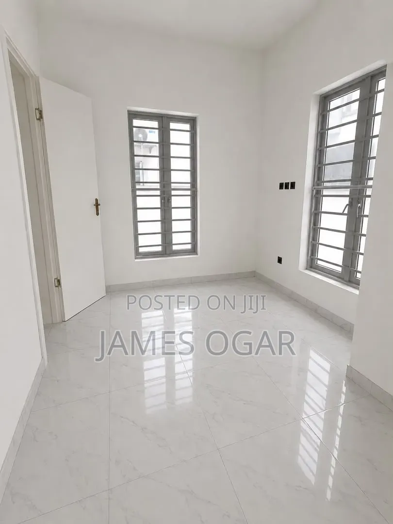 Mini Flat in Orchid Road, Chevron for rent in Chevron