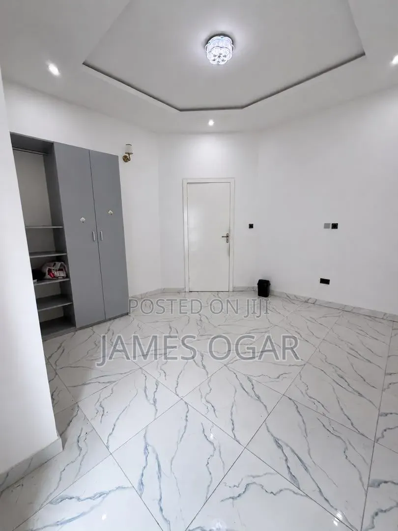 Mini Flat in Orchid Road, Chevron for rent in Chevron