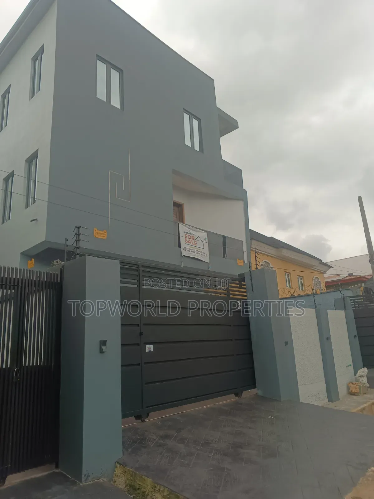 4bdrm Duplex in Acme Road for sale in Acme Road