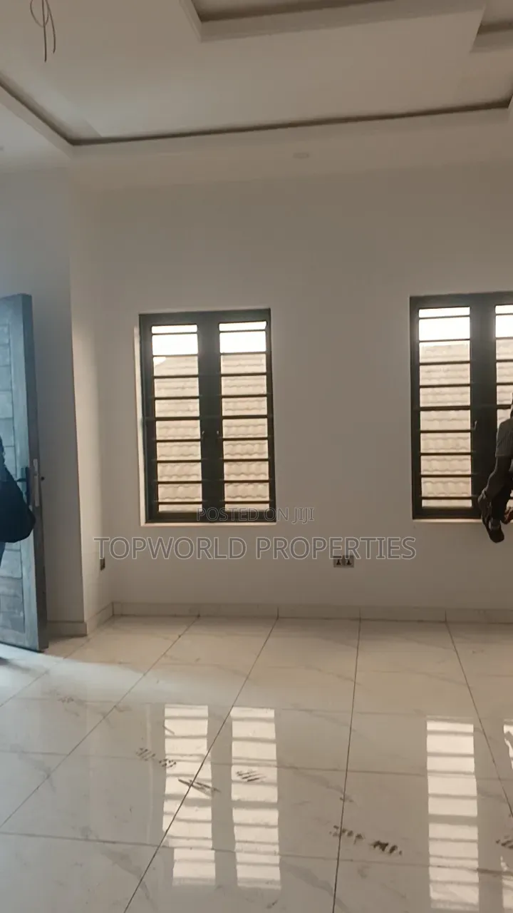 4bdrm Duplex in Acme Road for sale in Acme Road
