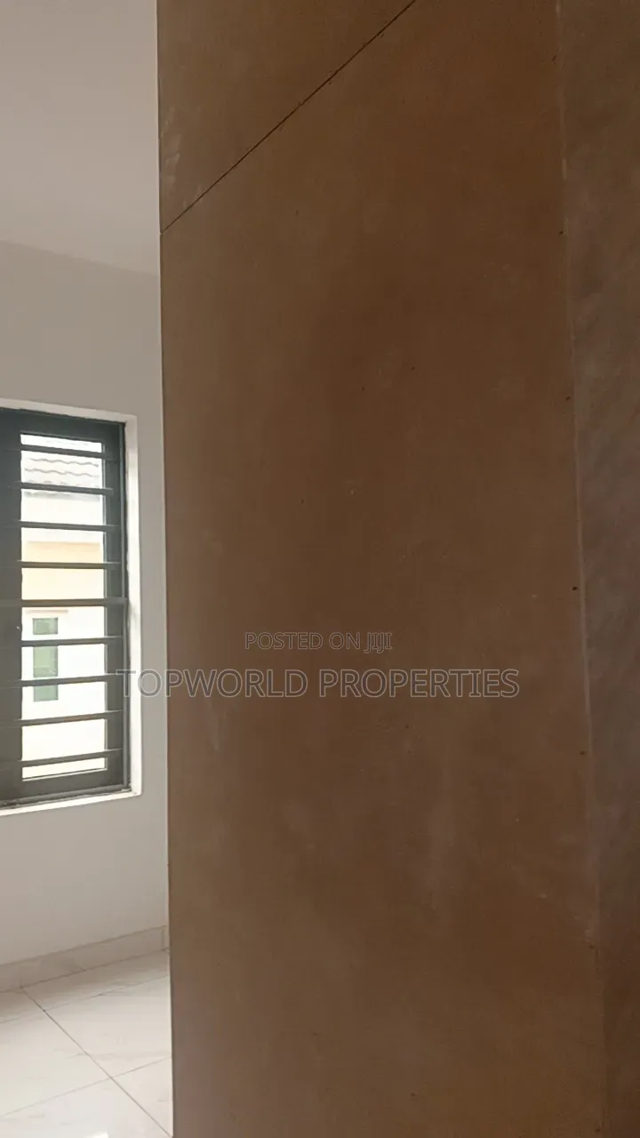4bdrm Duplex in Acme Road for sale in Acme Road