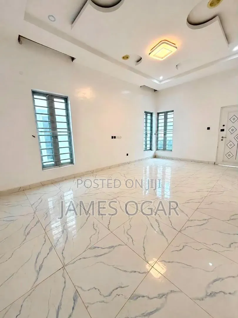 1bdrm Shared Apartment in Orchid Road, Chevron for rent in Chevron