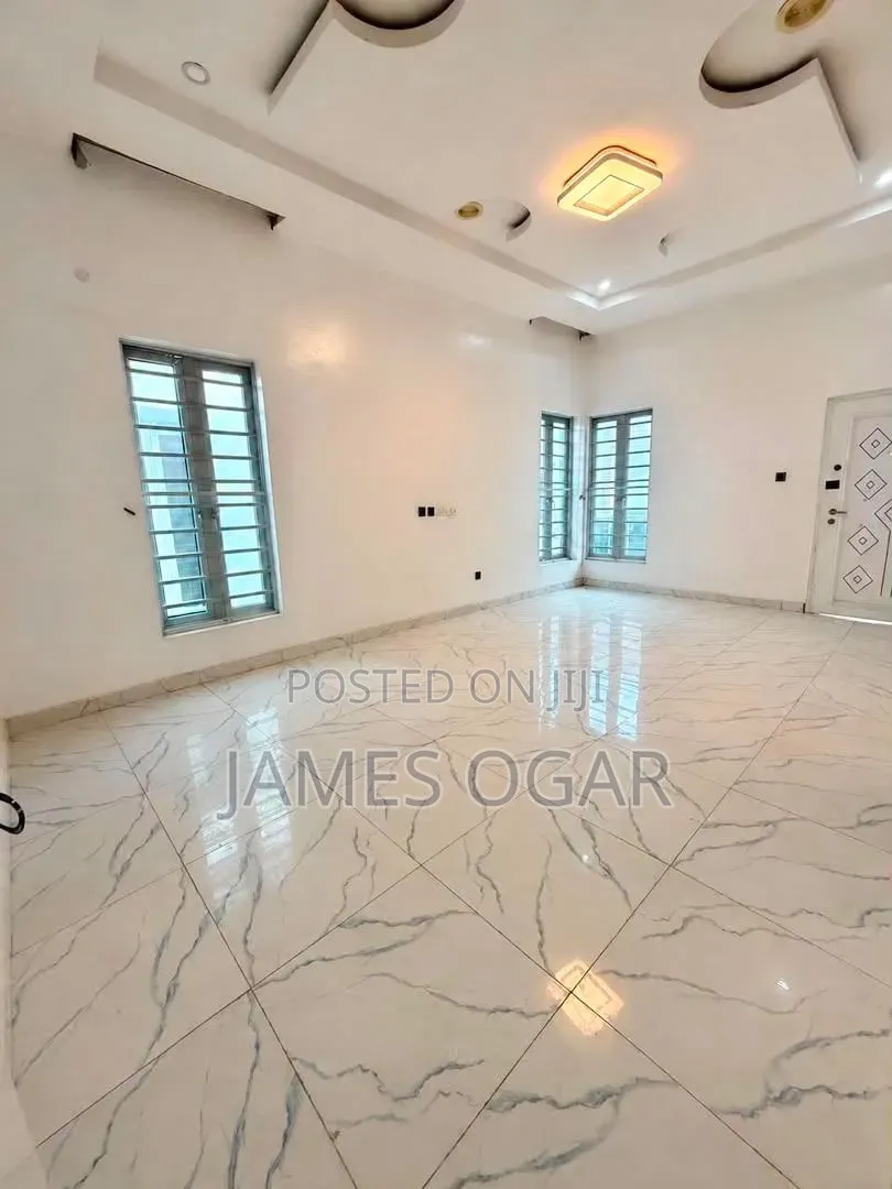 1bdrm Shared Apartment in Orchid Road, Chevron for rent in Chevron