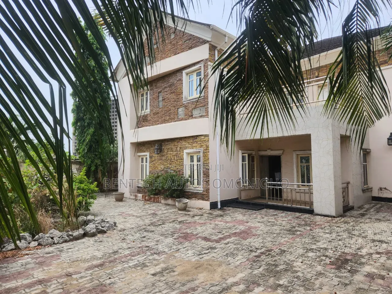 6bdrm Duplex in Surulere for sale in Surulere