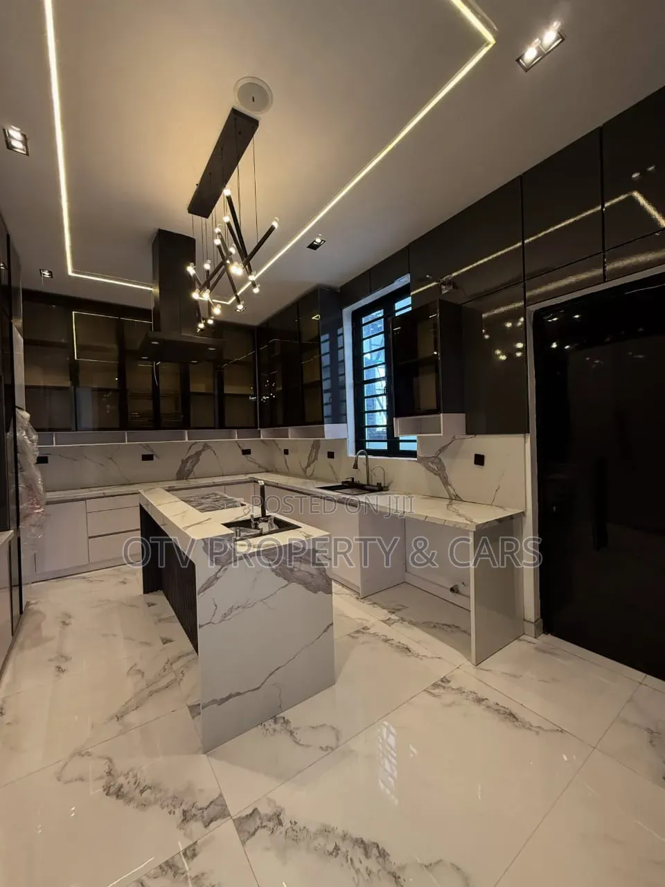 5bdrm Duplex in Lekki Phase 1 for sale in Lekki Phase 1