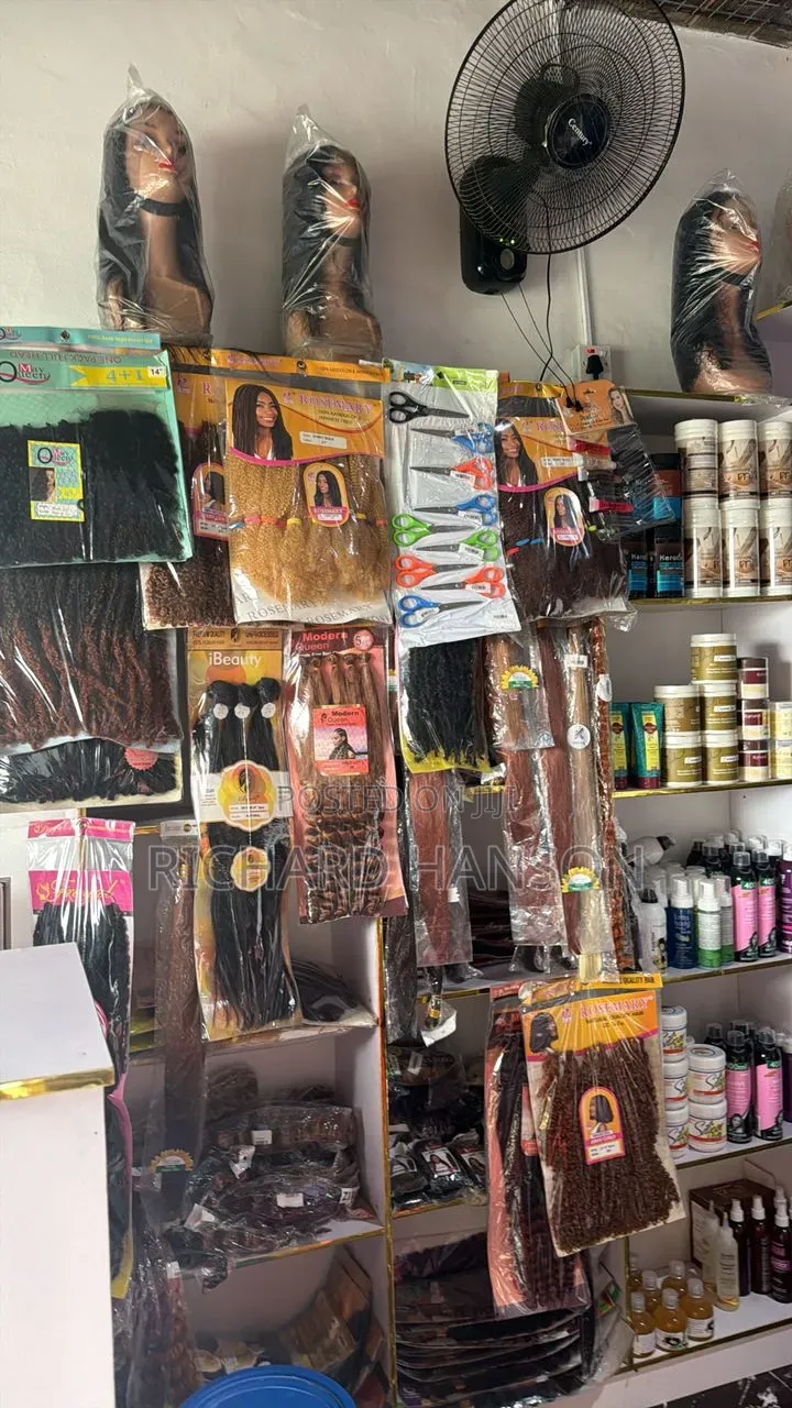 Beauty/Hair Wholesale Shop for Lease in Ibeju Lekki in Bogije