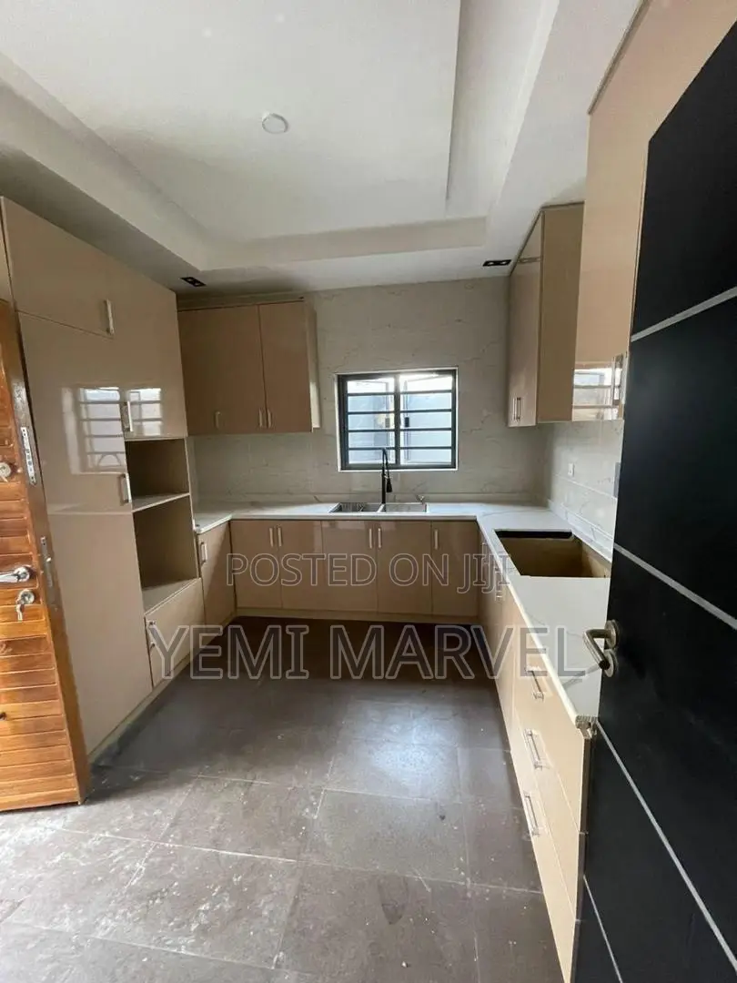 3bdrm Duplex in Carlton Gate Estate, for sale in Akobo