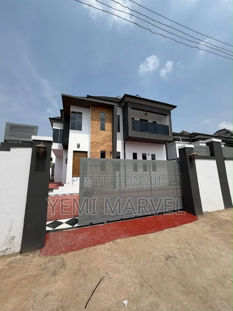 4bdrm Duplex in Carlton Gate Estate, for sale in Akobo