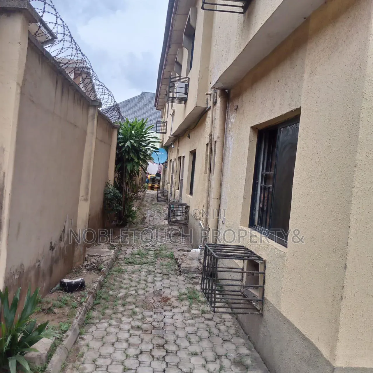 3bdrm Block of Flats in Gowon Estate Egbeda, for sale in Egbeda