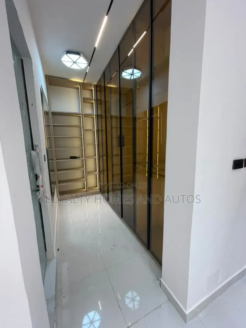 7bdrm Block of Flats in Egbeda for sale in Egbeda