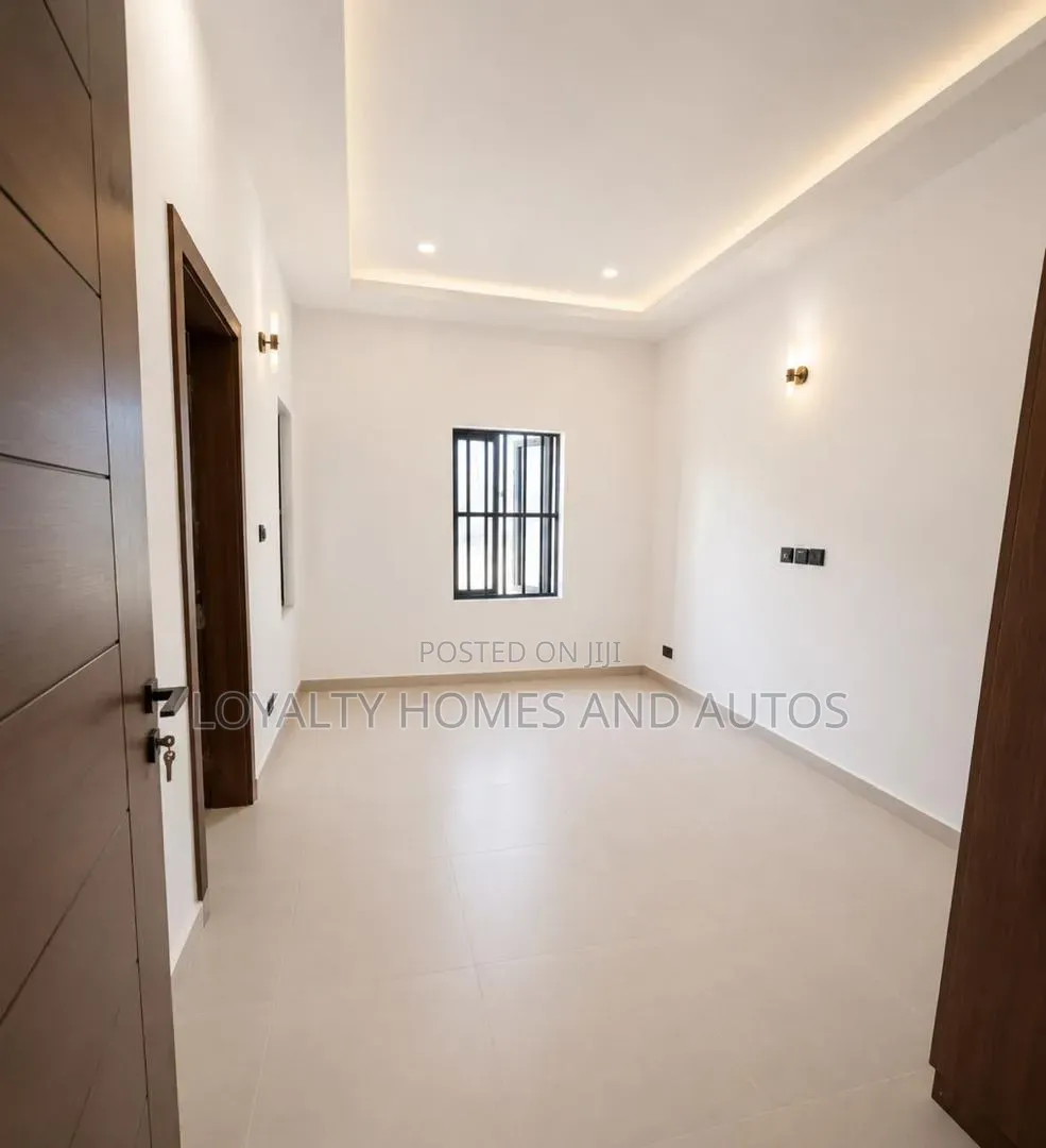 7bdrm Block of Flats in Egbeda for sale in Egbeda