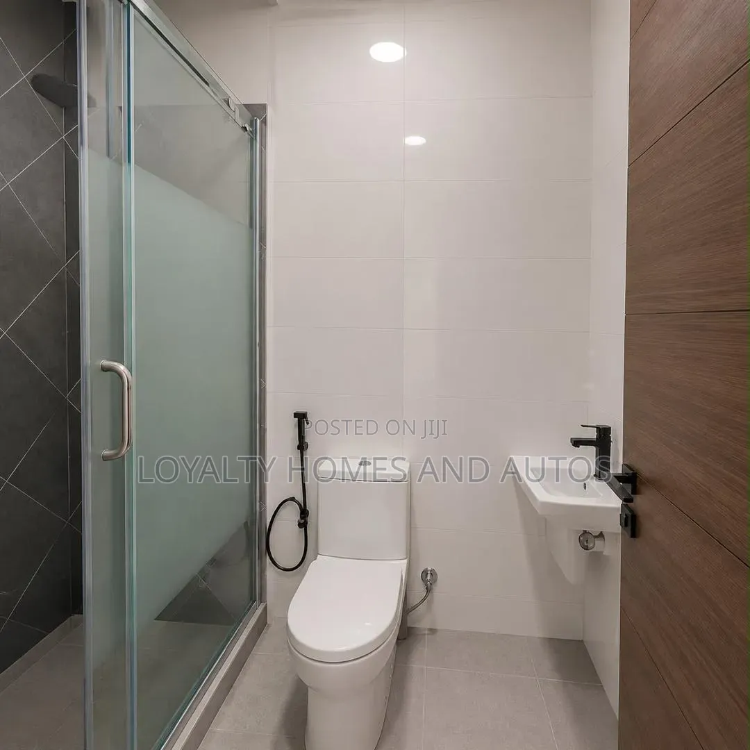7bdrm Block of Flats in Egbeda for sale in Egbeda