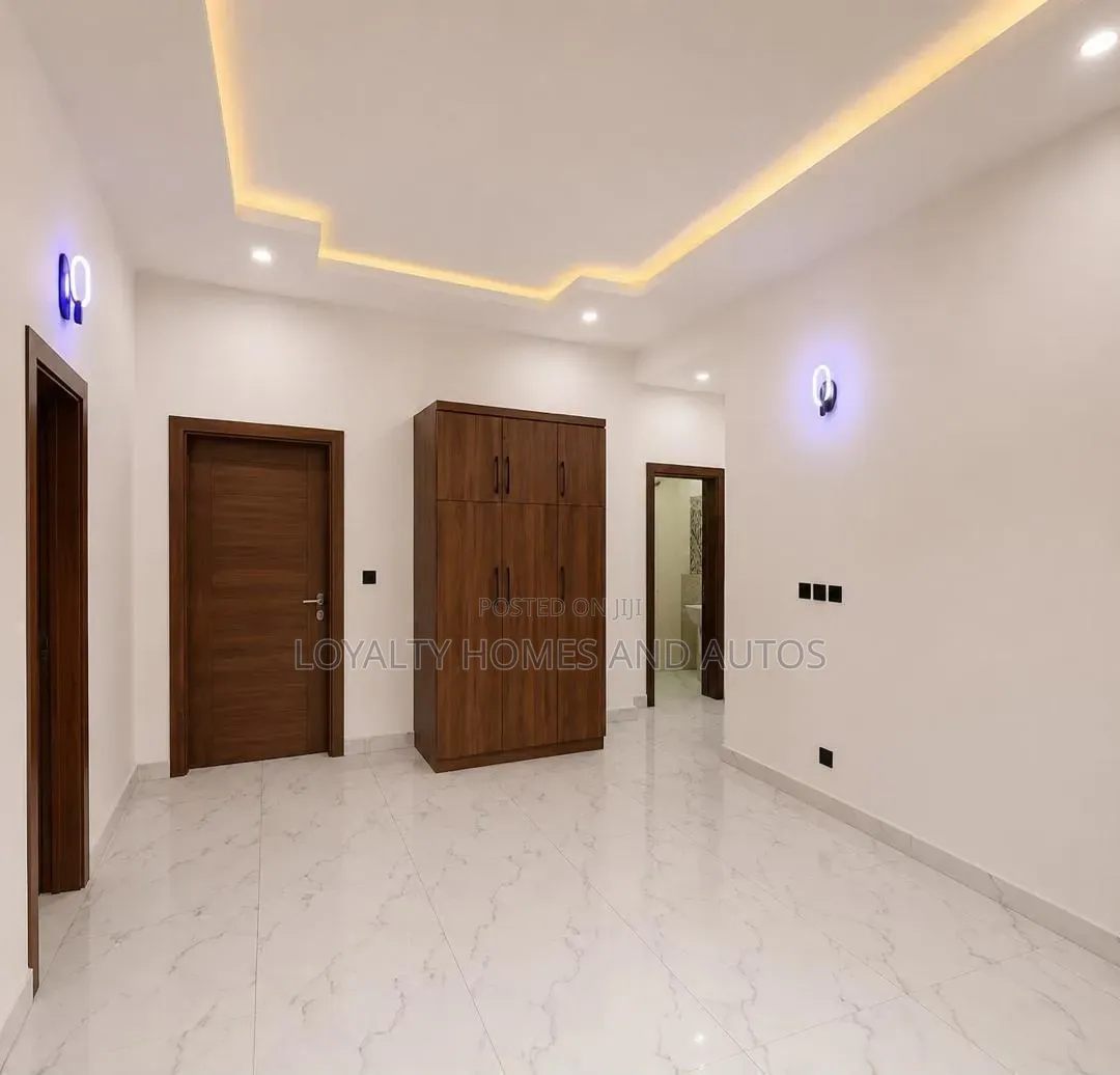 7bdrm Block of Flats in Egbeda for sale in Egbeda
