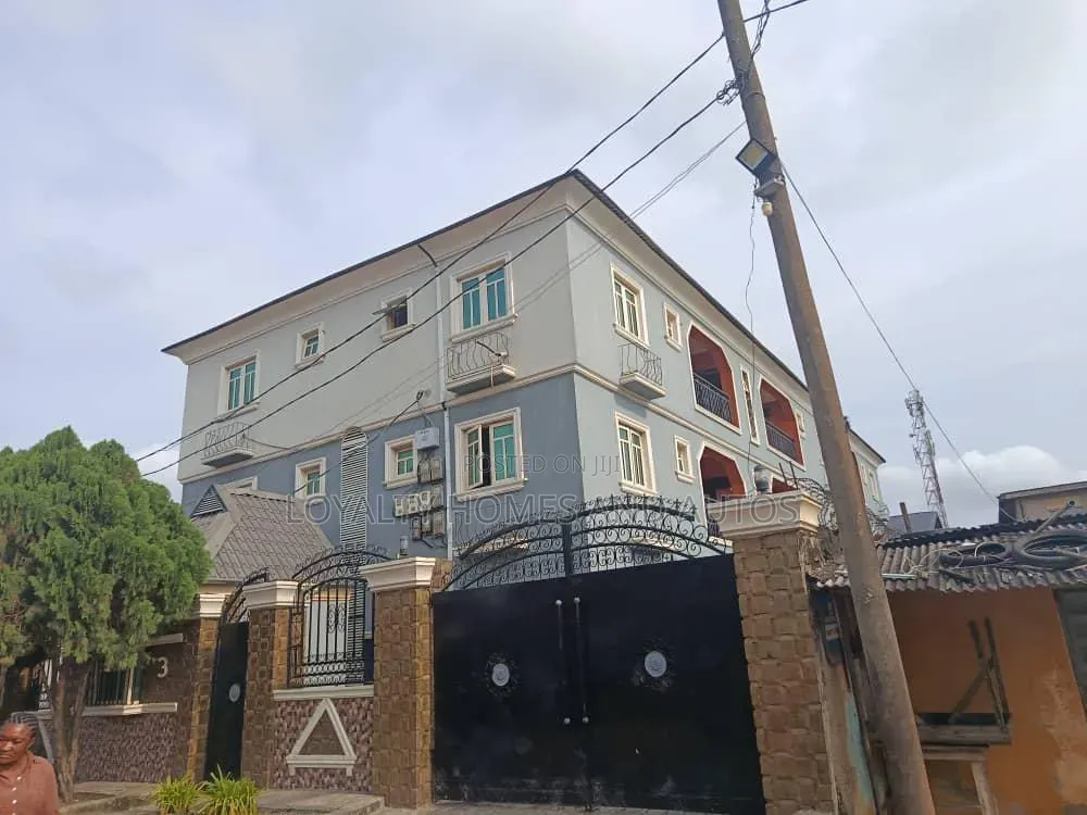 7bdrm Block of Flats in Egbeda for sale in Egbeda
