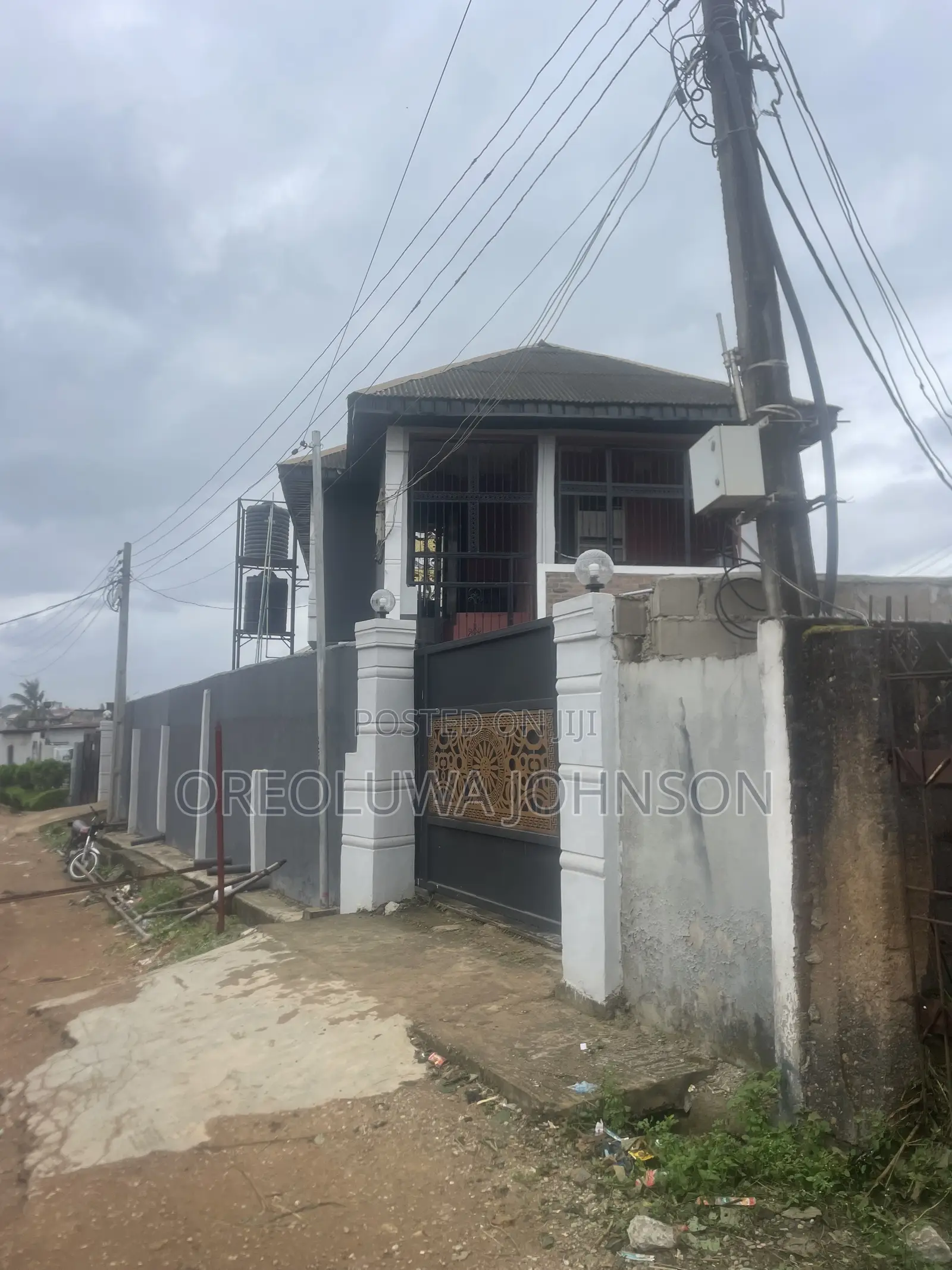 3bdrm Block of Flats in Iseri Olofin for sale in Iseri Olofin