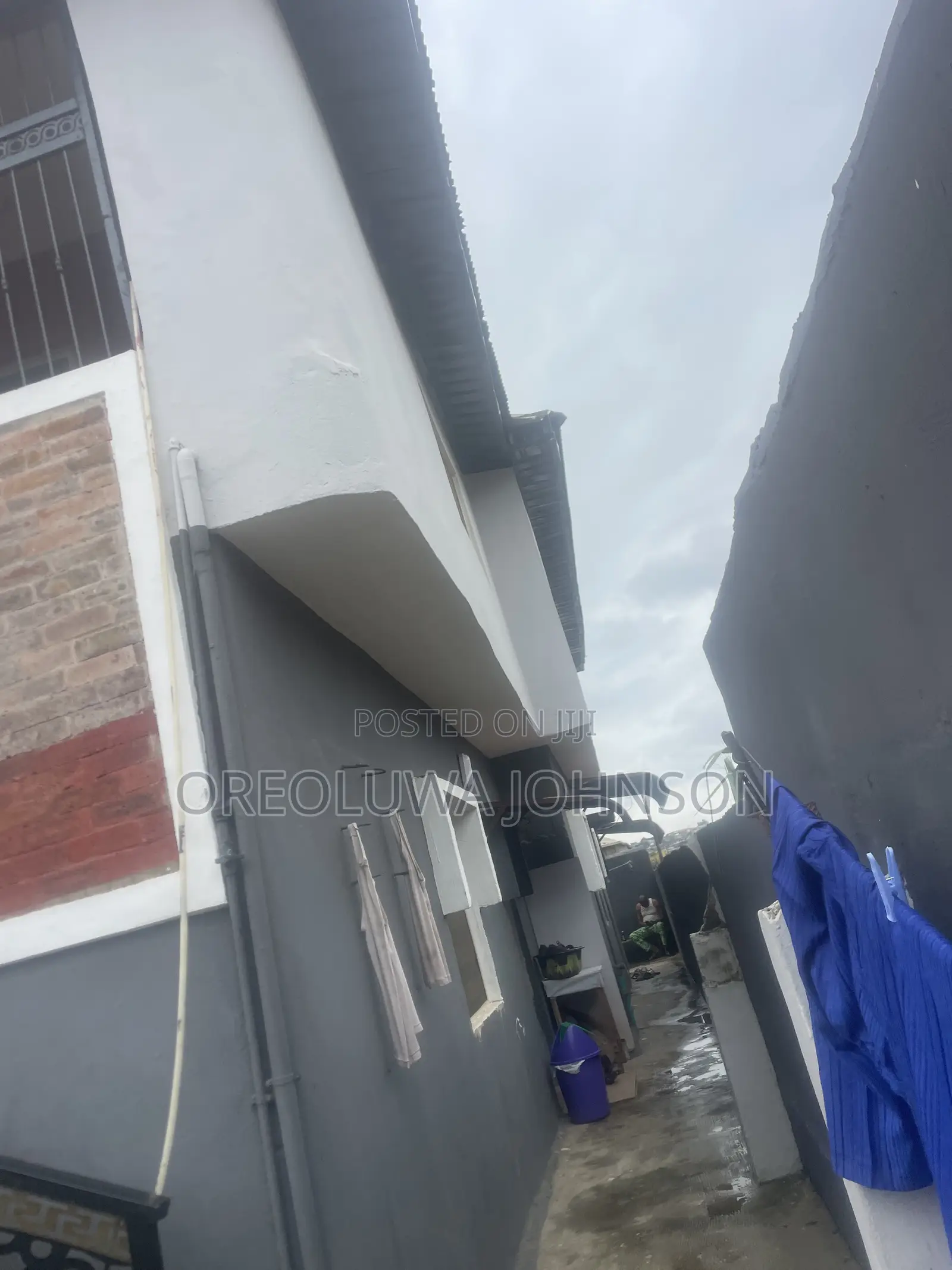 3bdrm Block of Flats in Iseri Olofin for sale in Iseri Olofin