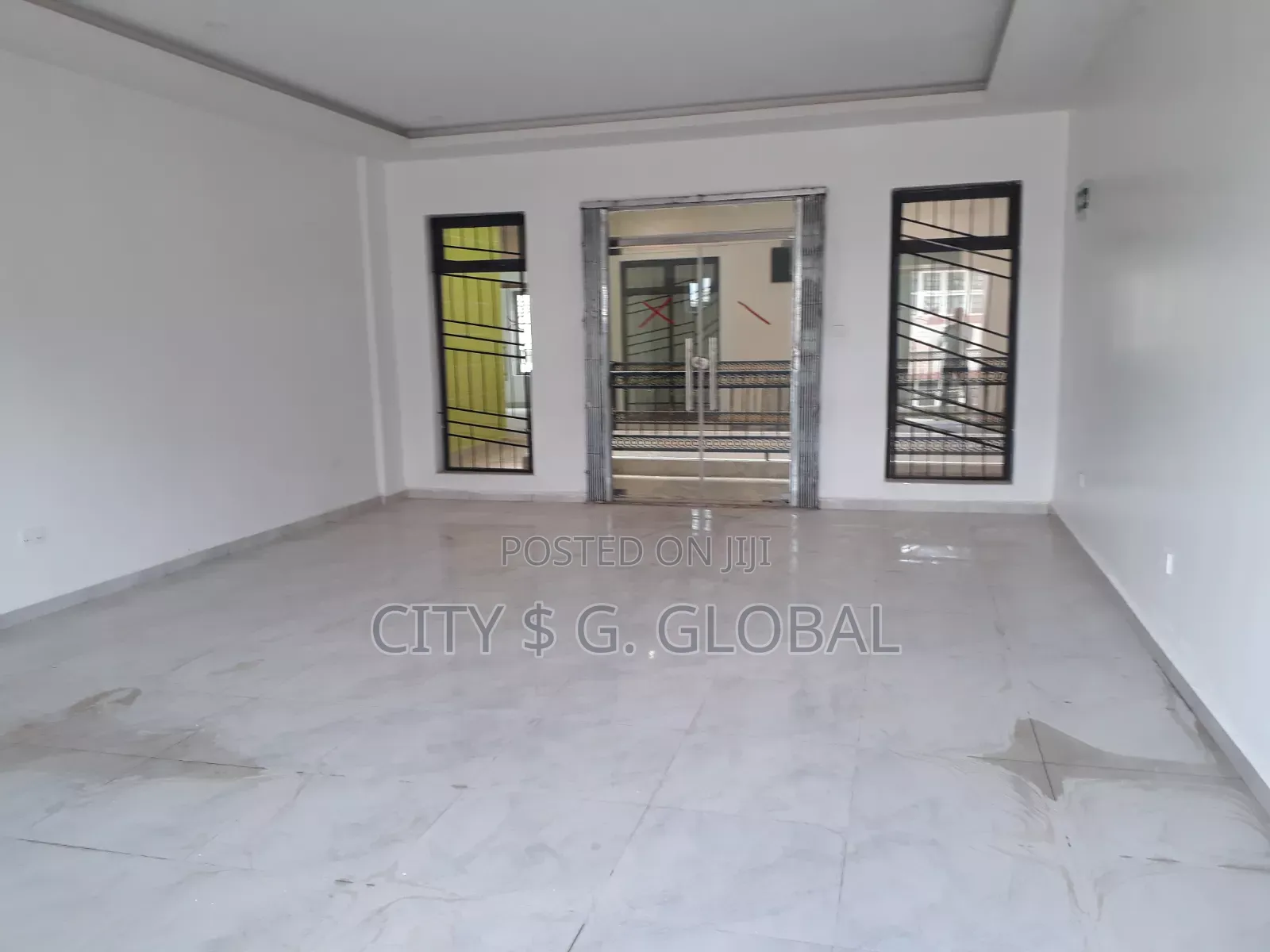 American Style Office Space an Shop in Zone 5 / Wuse