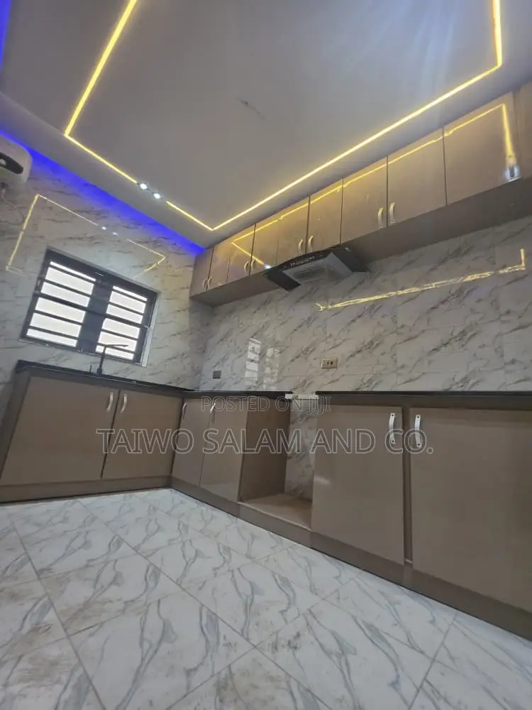 4bdrm Bungalow in Oluyole Estate for sale in Oluyole Estate