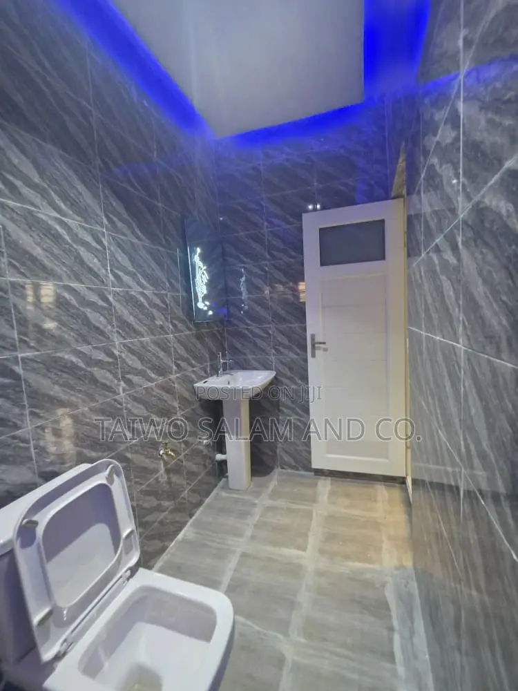 4bdrm Bungalow in Oluyole Estate for sale in Oluyole Estate