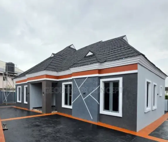 4bdrm Bungalow in Akoto Estate for sale in Oluyole Estate