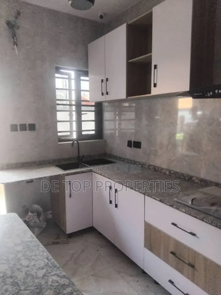 Furnished 3bdrm Duplex in Ologolo, Lekki Phase 1 for rent in Lekki Phase 1