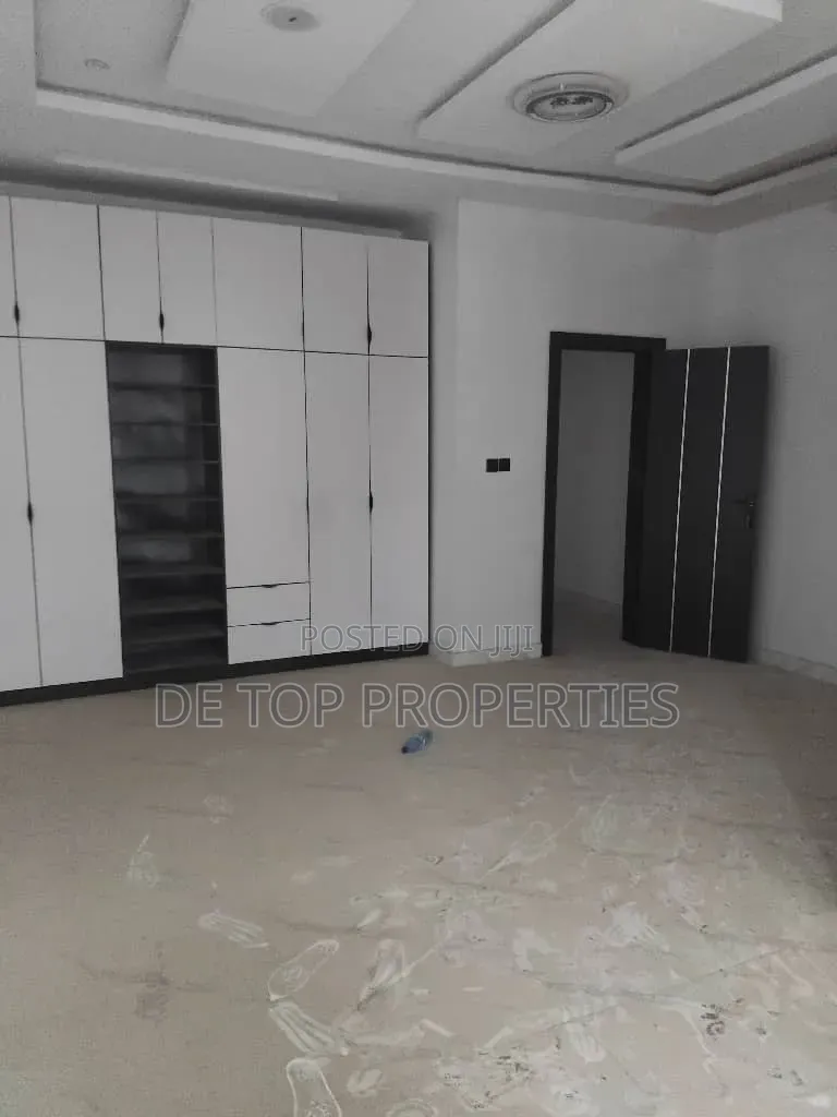 Furnished 3bdrm Duplex in Ologolo, Lekki Phase 1 for rent in Lekki Phase 1