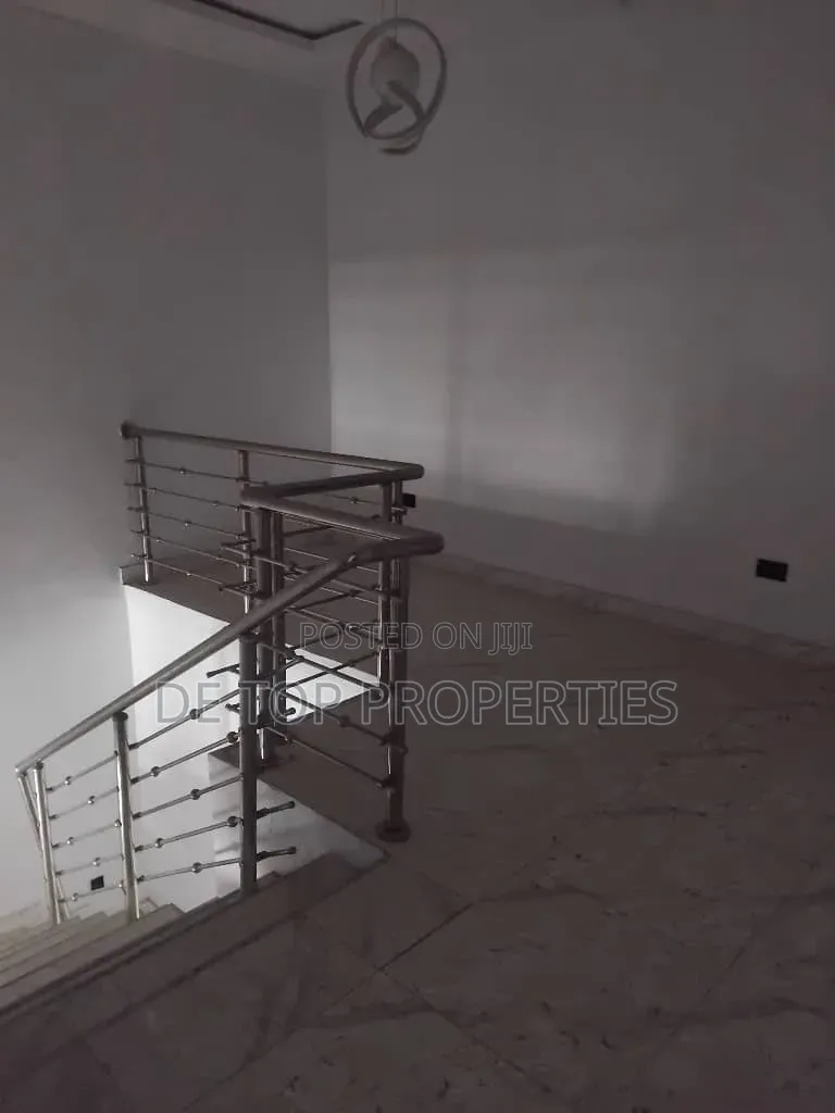 Furnished 3bdrm Duplex in Ologolo, Lekki Phase 1 for rent in Lekki Phase 1