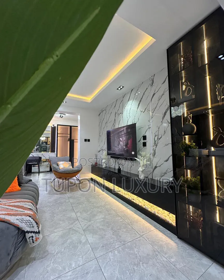 Luxury Spacious Studio Apartment With a Bar and Large Dining Area in Lekki Phase 1