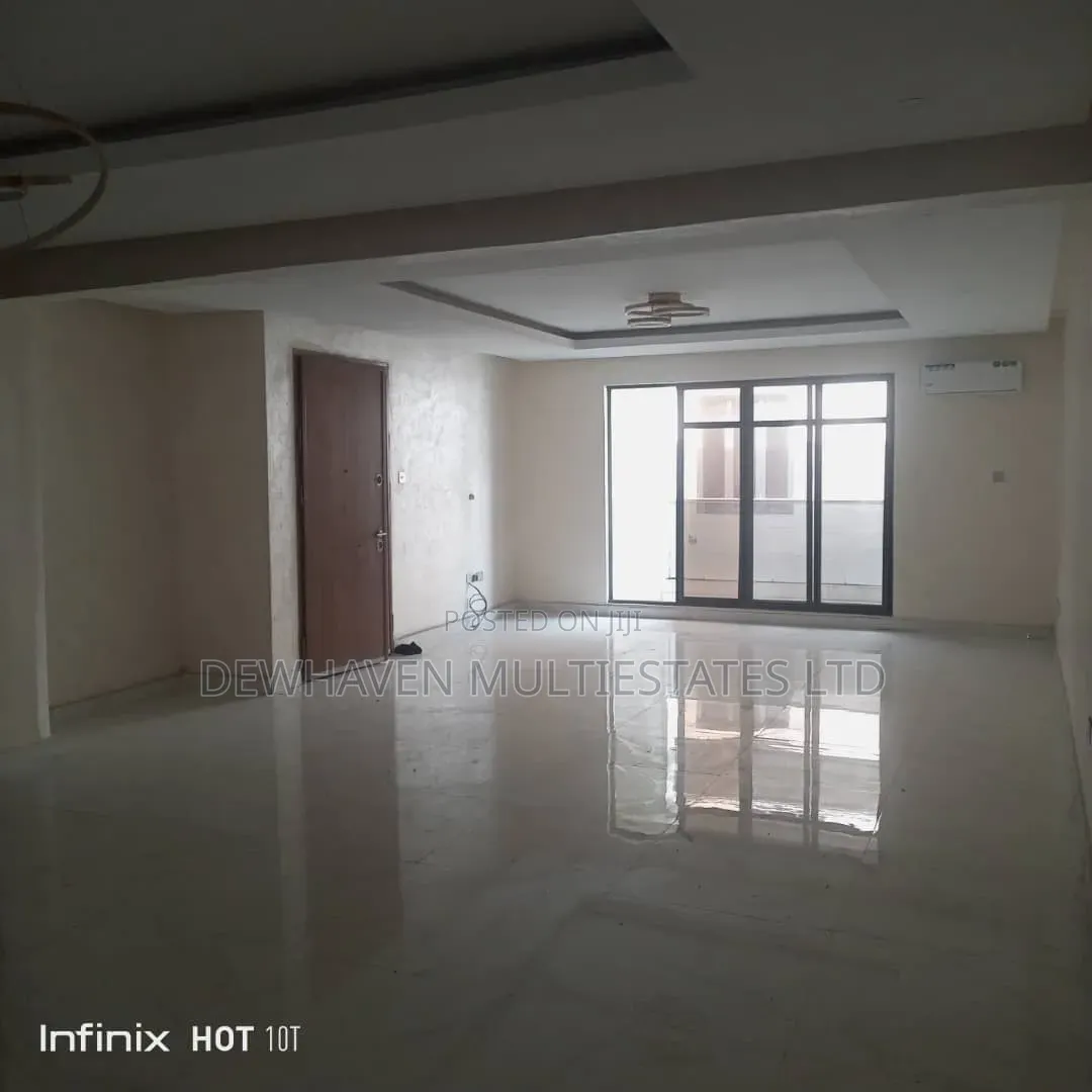 3bdrm Apartment in Queen'S Court, Ikoyi S.W for rent in Ikoyi S.W
