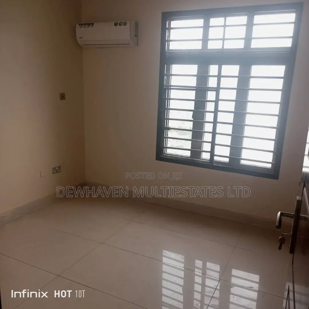 3bdrm Apartment in Queen'S Court, Ikoyi S.W for rent in Ikoyi S.W