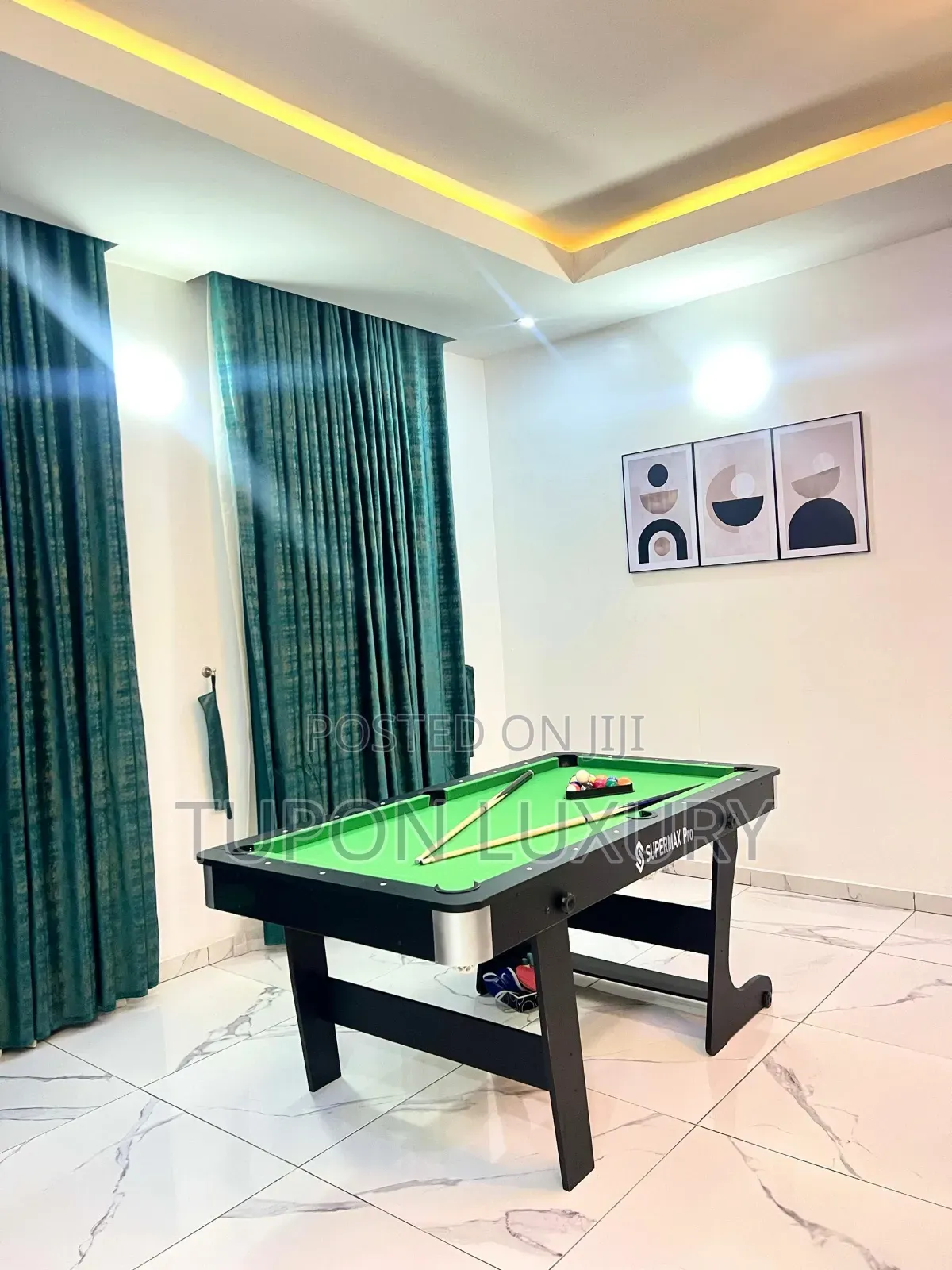 Gwarimpa: Luxury 1 Bedroom With Snooker, Tennis, Balcony Etc in Life Camp