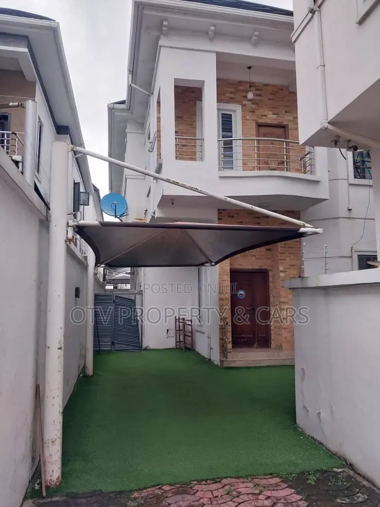 4bdrm Duplex in Chevron for sale in Chevron