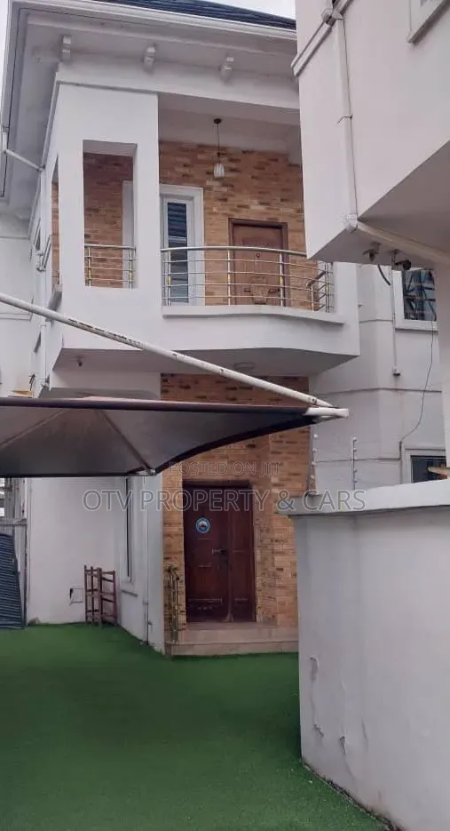 4bdrm Duplex in Chevron for sale in Chevron