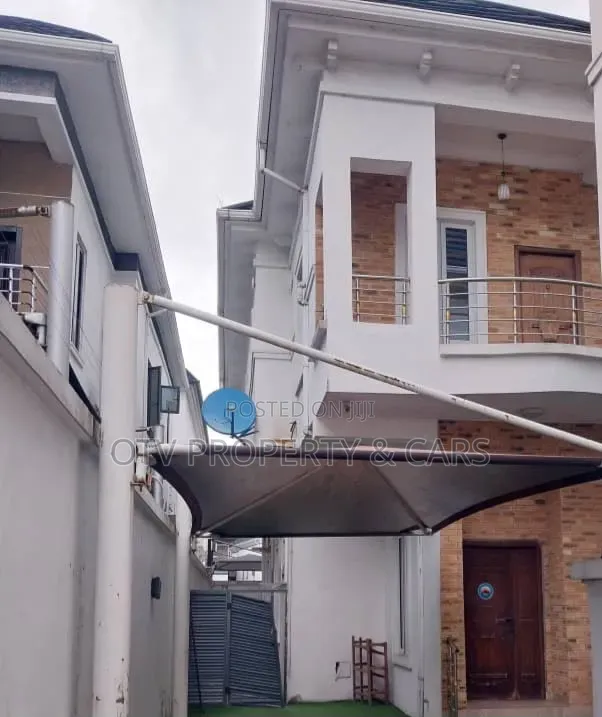 4bdrm Duplex in Chevron for sale in Chevron