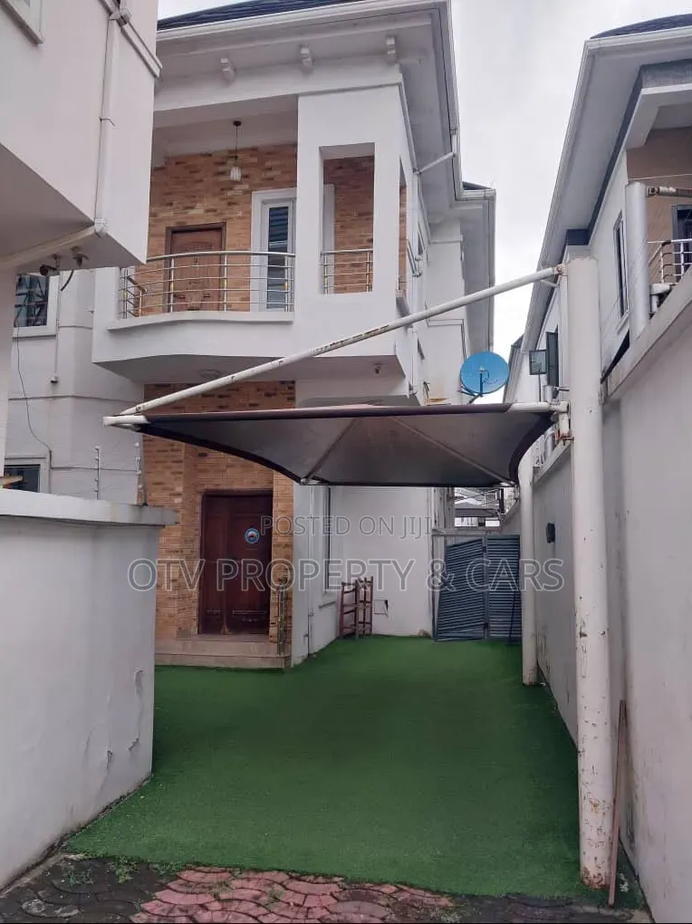 4bdrm Duplex in Chevron for sale in Chevron