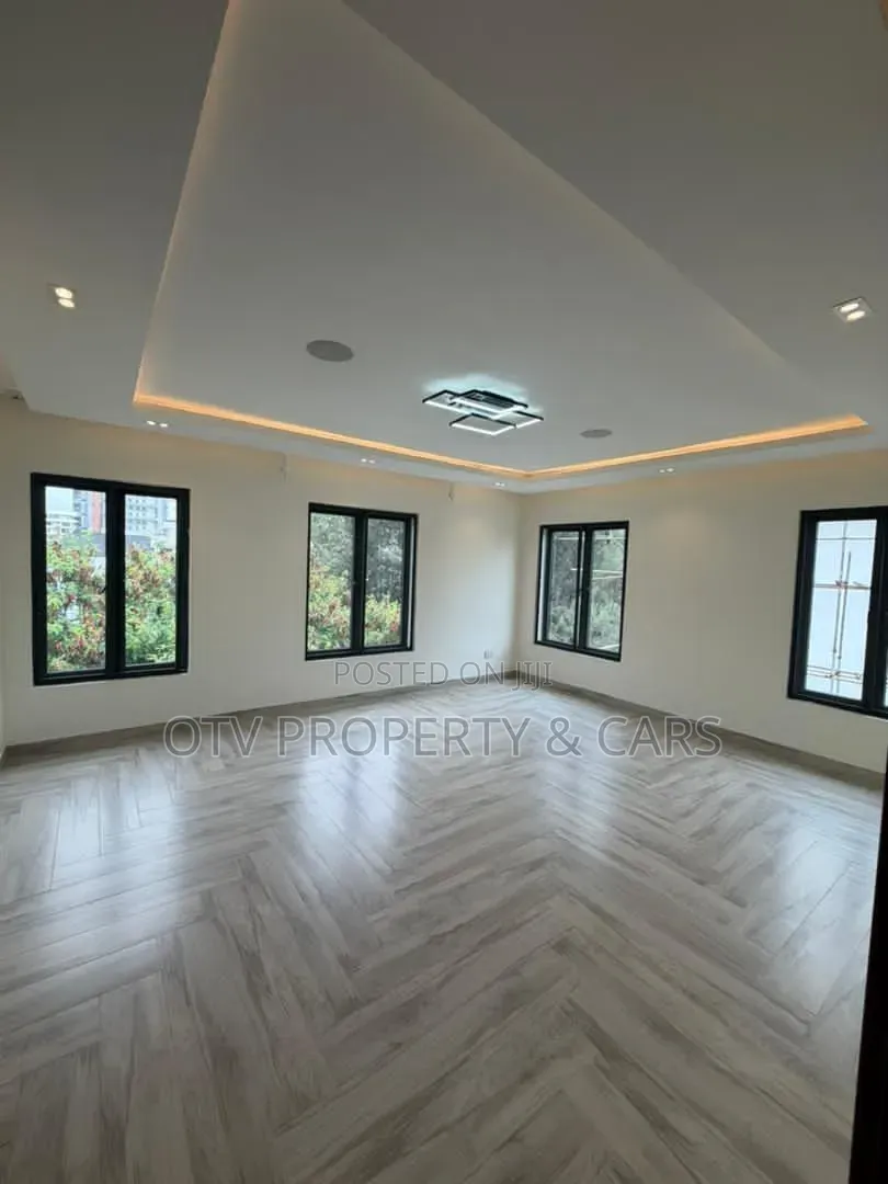 5bdrm Duplex in Banana Island for sale in Banana Island