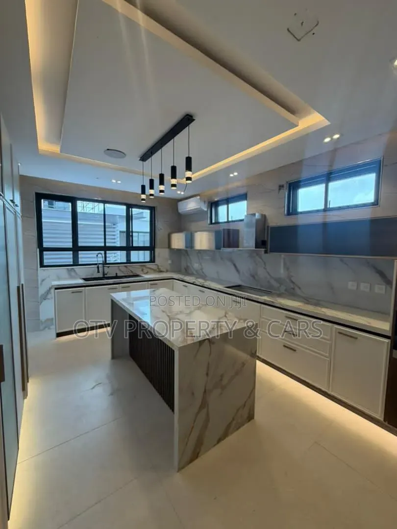 5bdrm Duplex in Banana Island for sale in Banana Island