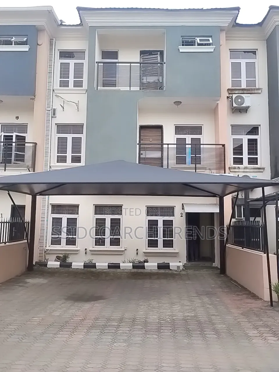 4bdrm Duplex in Chevron for rent in Chevron