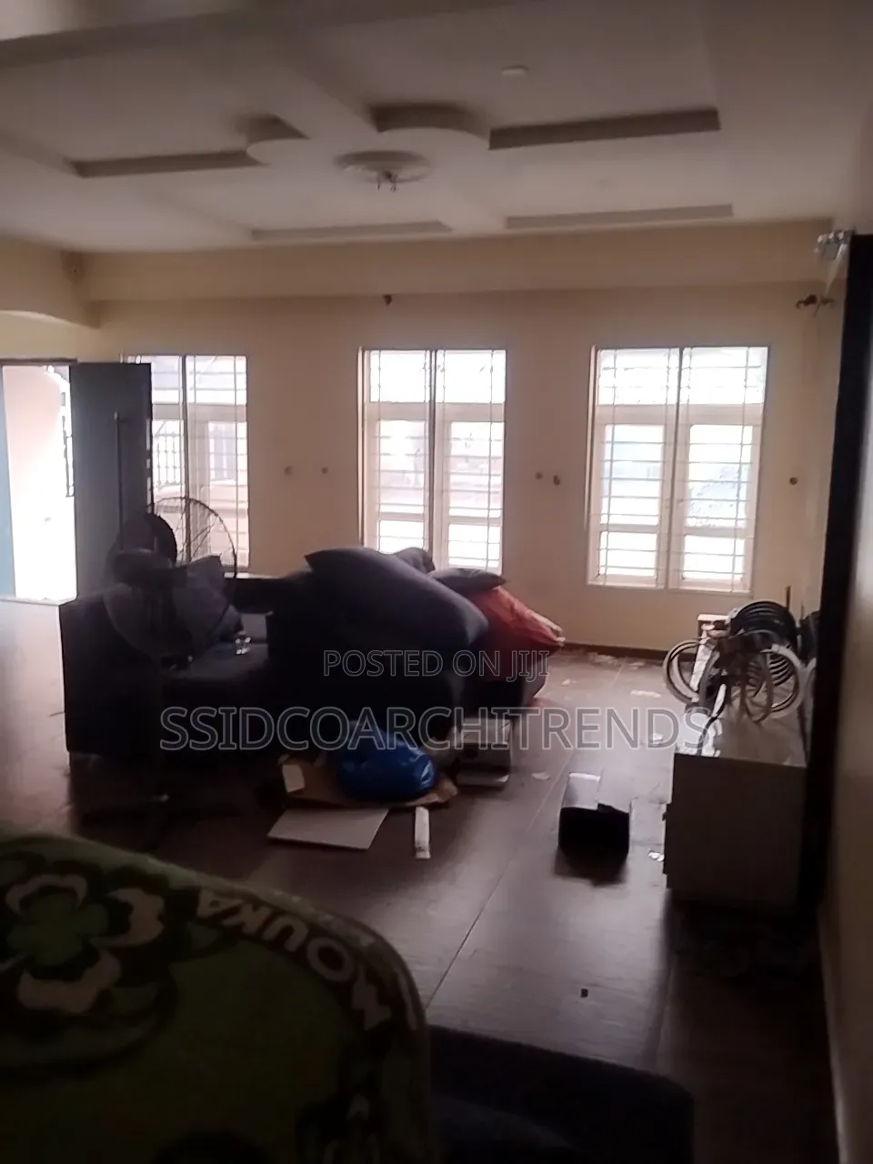 4bdrm Duplex in Chevron for rent in Chevron